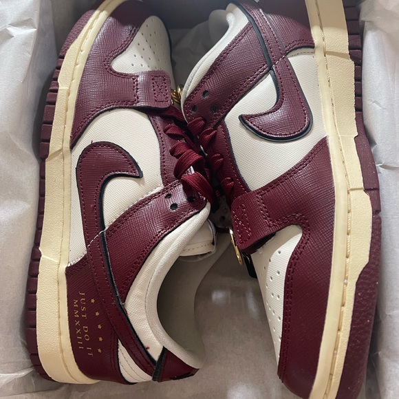 Nike Dunk Low ‘Team Red’ - Picture 5 of 8